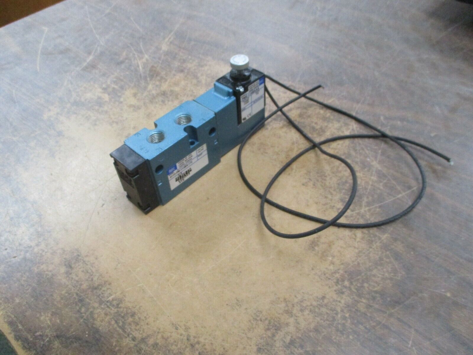 MAC Solenoid Valve 811C-PM-114BA-172 150PSI Used
