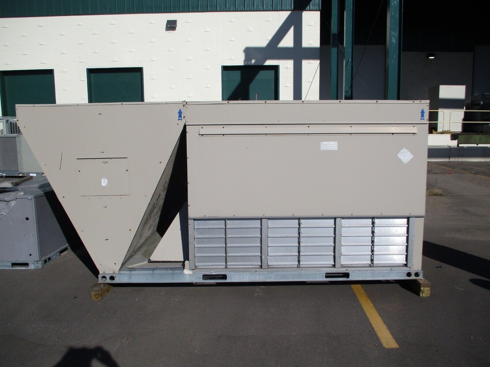 Lennox LCH Rooftop Unit LCH360H4BP1G 30 Ton Electric Heat 68.9KW Heat 480V 3Ph
