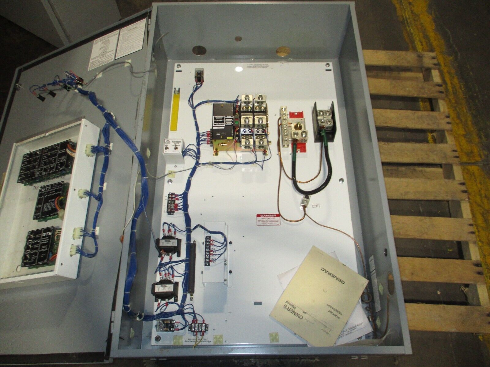 Generac Automatic Transfer Switch 91A01541-W 200A 120/240V 1Ph Used