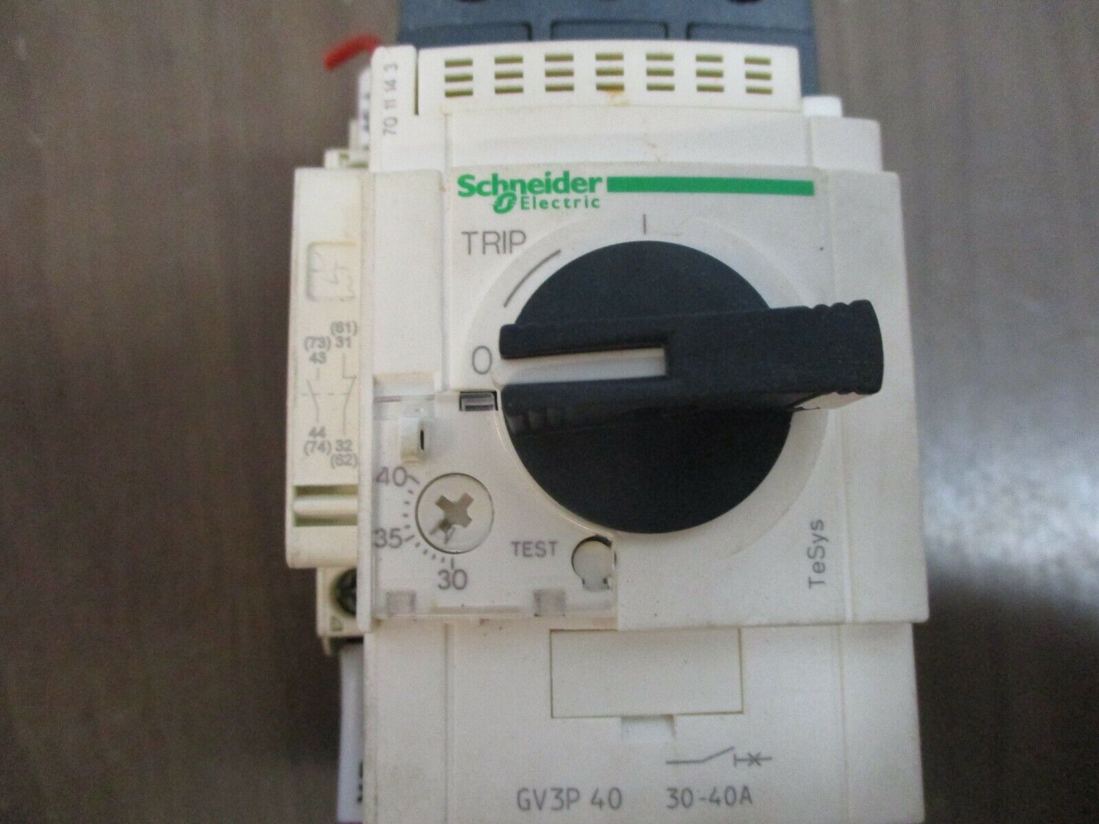 Schneider Electric Manual Starter GV3P 40 Trip: 30-40A w/ Aux Contact Used