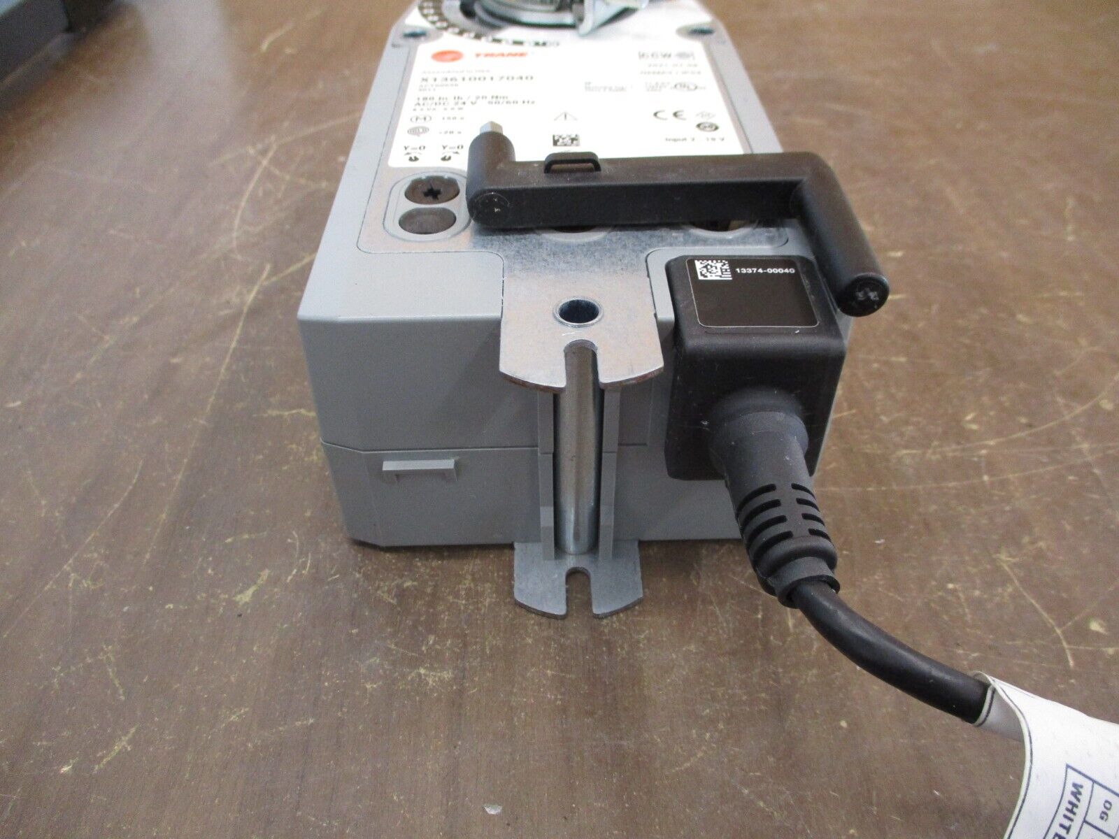 Trane Actuator X13610017040 180 in-lb 24V AC/DC Nema 2 *Missing Lug* Used