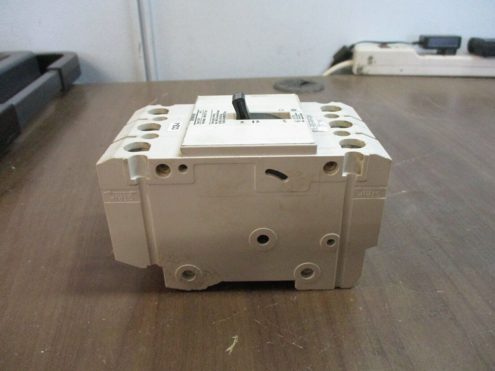 Siemens Circuit Breaker CQD3100 100A 480Y/277V 3P *Broken DIN Rail Mount* Used