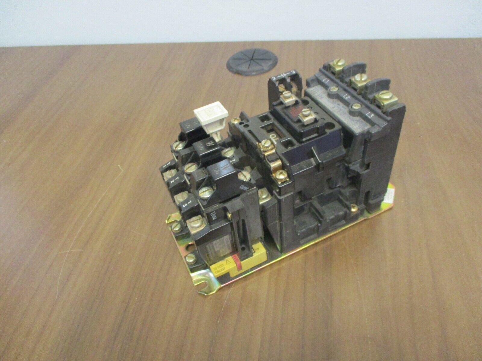 Allen-Bradley Size 0 Contactor 509-AOB Ser. B 115-120V Coil 18A 600V Used