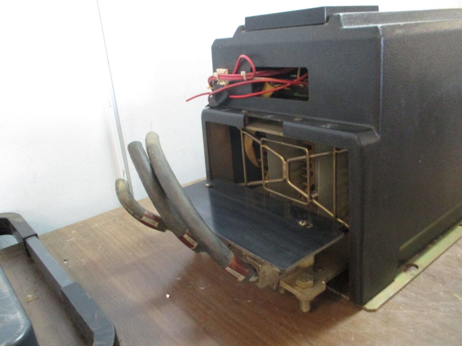 Allen-Bradley SMC Plus Soft Start 150-A180NBD Ser. B 150HP 208-480V 47-63Hz 3Ph