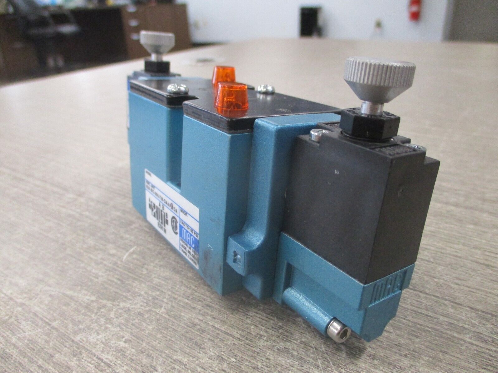 MAC Solenoid Valve 82A-BC-000-TM-DAAP-1DA Used
