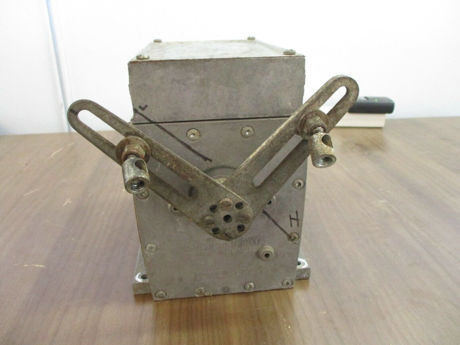 Honeywell Modutrol Motor M954D1016 24V 50/60Hz 0.80A 18W Stroke: 90/160° Used