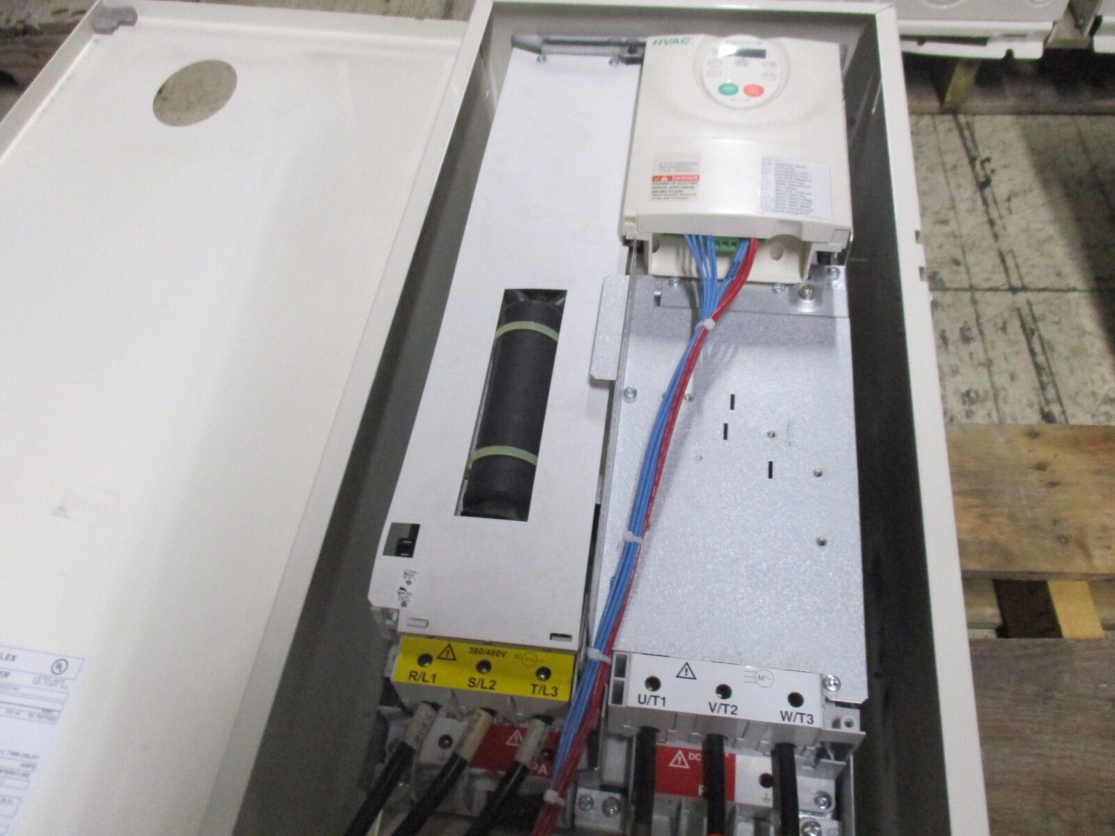 Square D ATV212S-Flex AC Drive W/Disconnect ATV212HD37N4 50HP Used