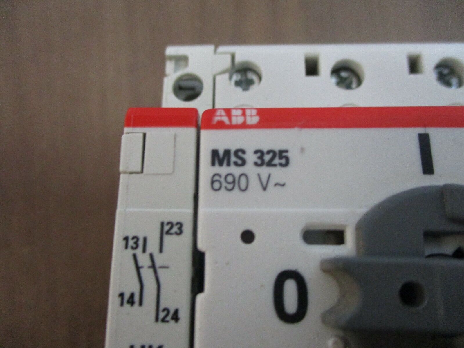 ABB Manual Starter MS 325 Trip: 2.5-4.0A 600V w/ Aux Contact Used