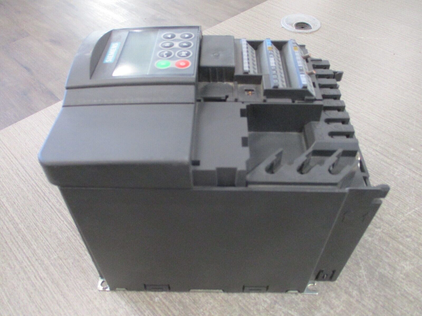 Siemens Micromaster 440 AC Drive 6SE6440-2UD24-0BA1 4kW 3Ph Input: Output: Used