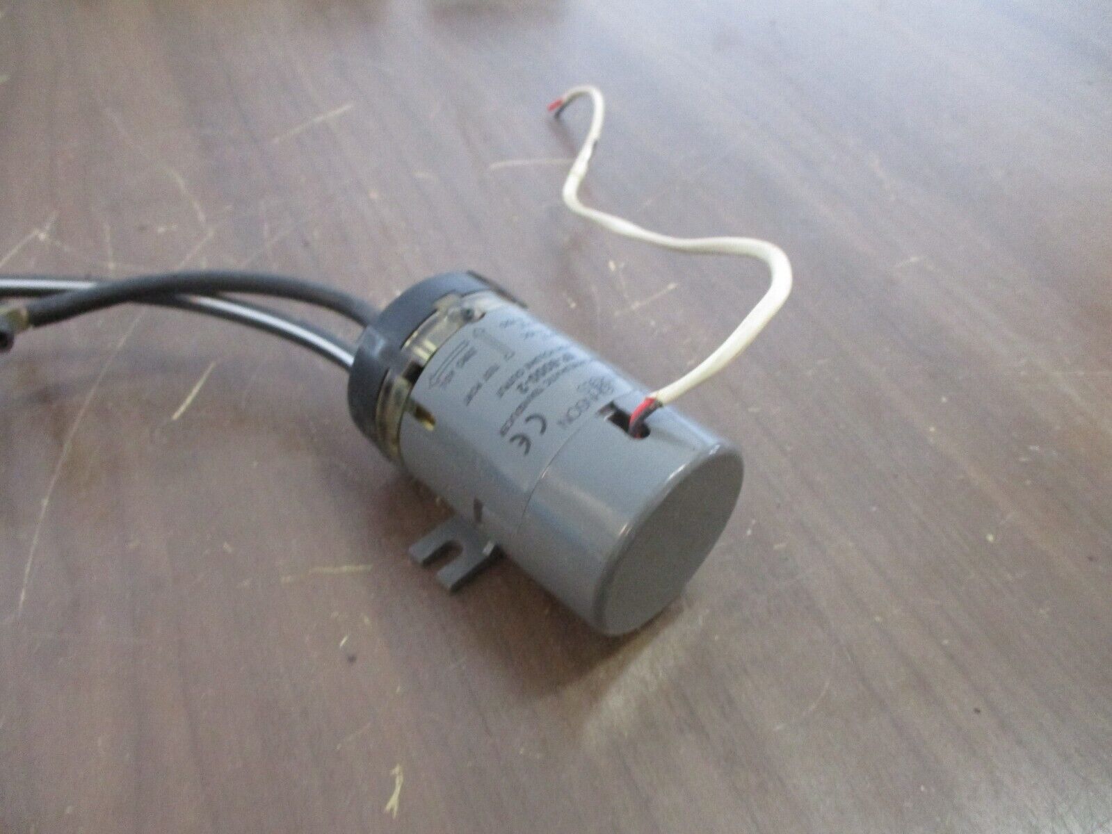 Johnson Controls Electro-Pneumatic Transducer EP-8000-2 Input: 0-10VDC Used