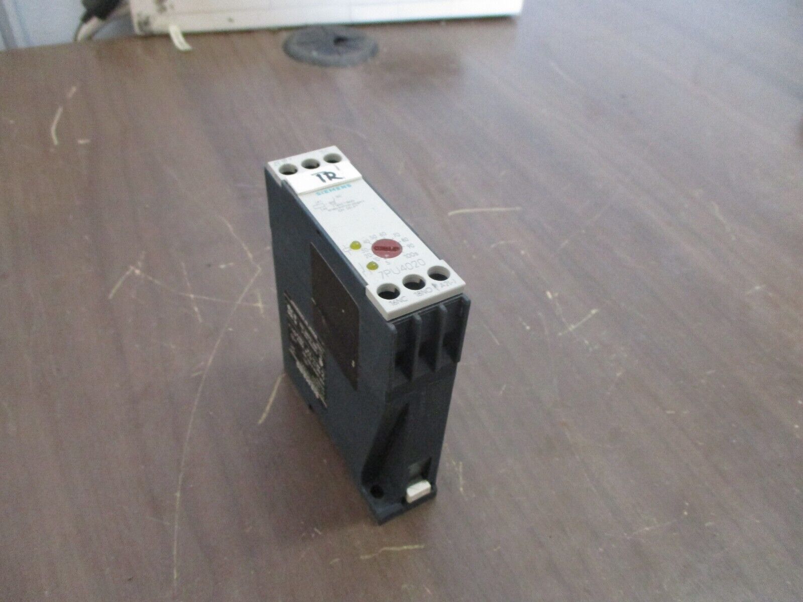 Siemens Time Relay 7PU4020-3AJ20 Range: 5-100S 110-127V 50/60Hz Used
