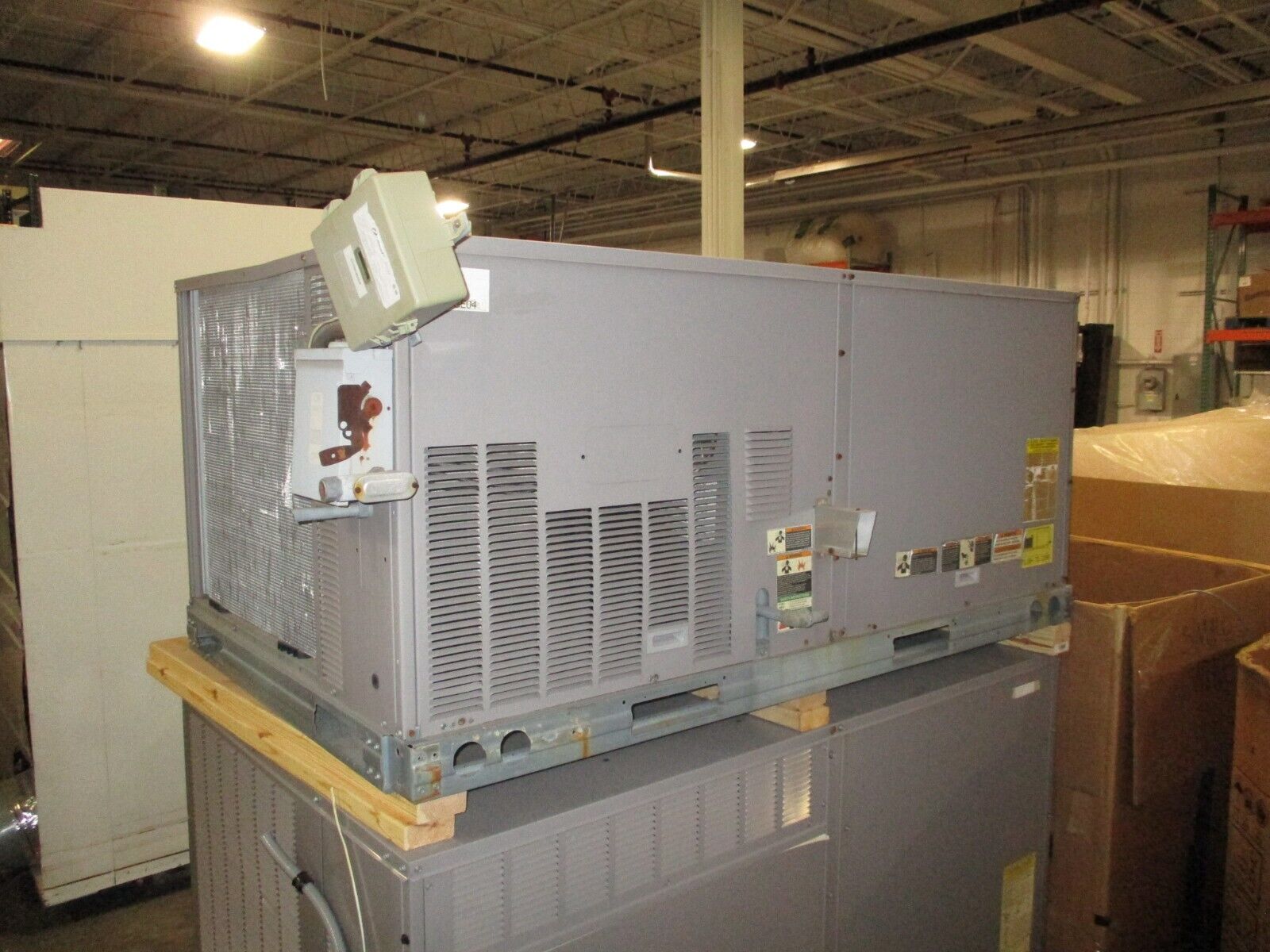 Carrier 48TC Rooftop Unit 48TCEA05A2A5A0A0A0 4 Ton 208/230V Natural Gas Heat