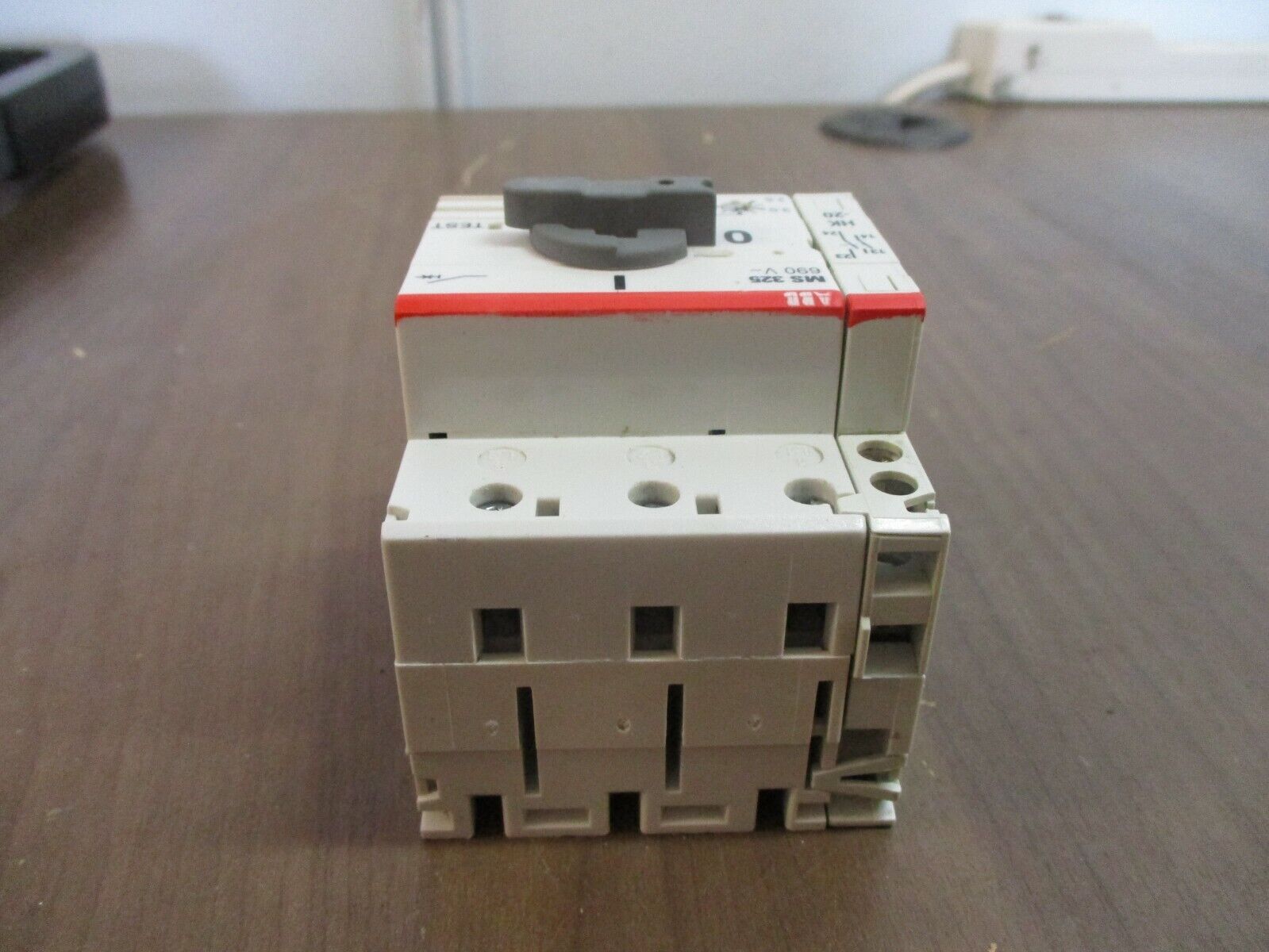 ABB Manual Starter MS 325 Trip: 2.5-4.0A 600V w/ Aux Contact Used