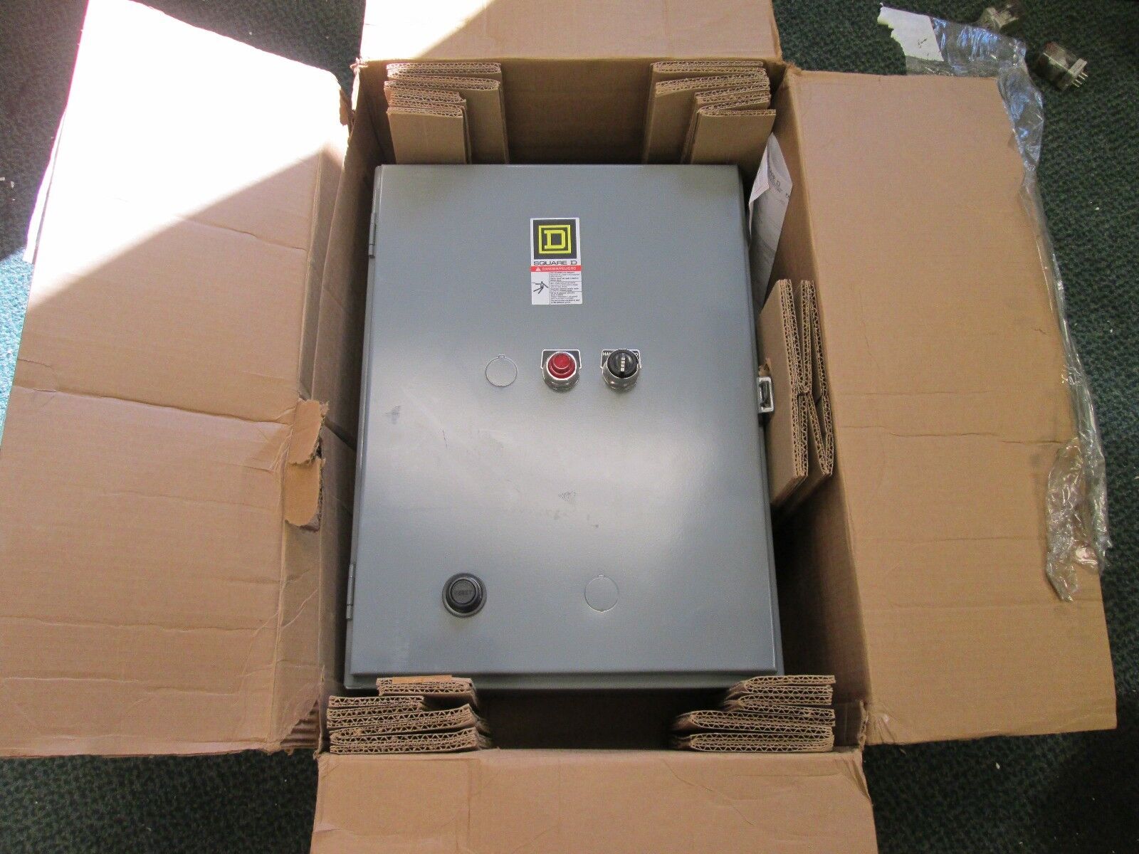 Square D Enclosed Starter 8536SGC3V81CFF4P21TX22 Size 1 120V Coil New Surplus