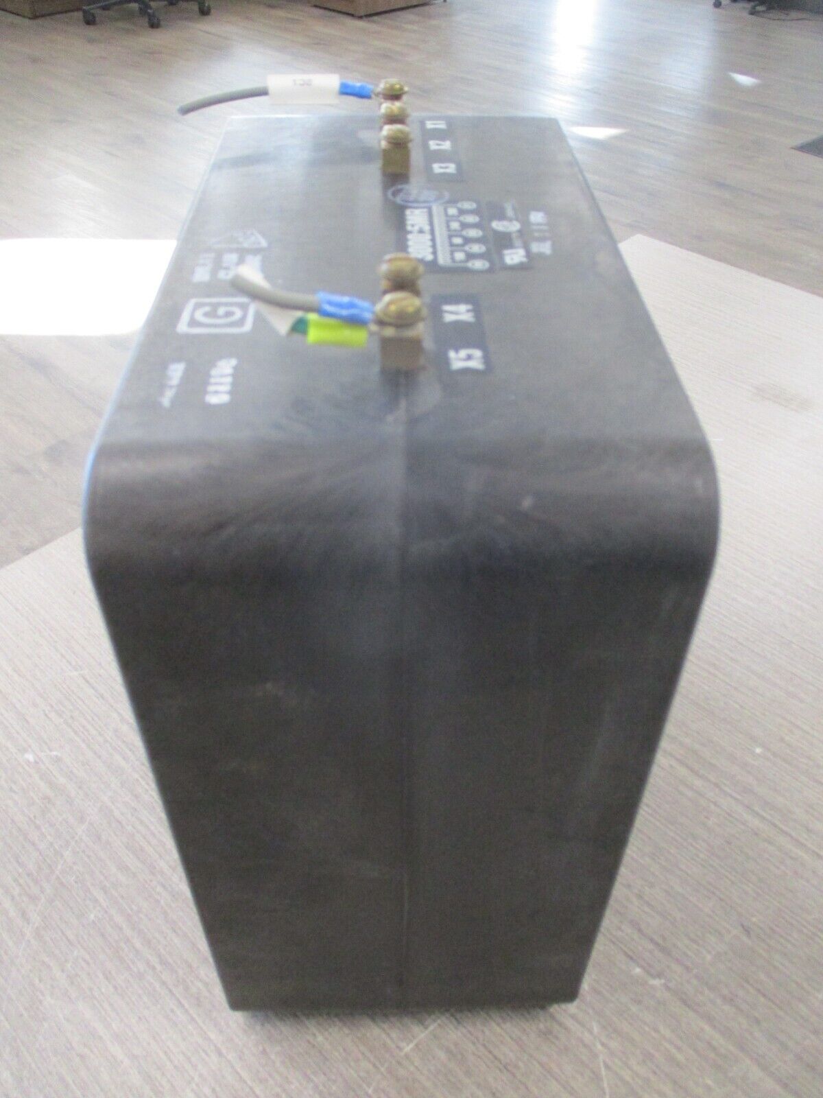 Eaton Current Transformer 139-302MR Ratio 3000:5A 600V 50-400Hz 10KV BIL Used