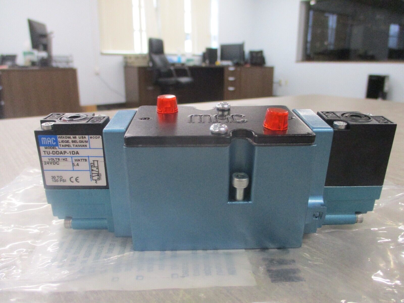 MAC Solenoid Valve 82A-BF-000-TU-DDAP-1DA New Surplus