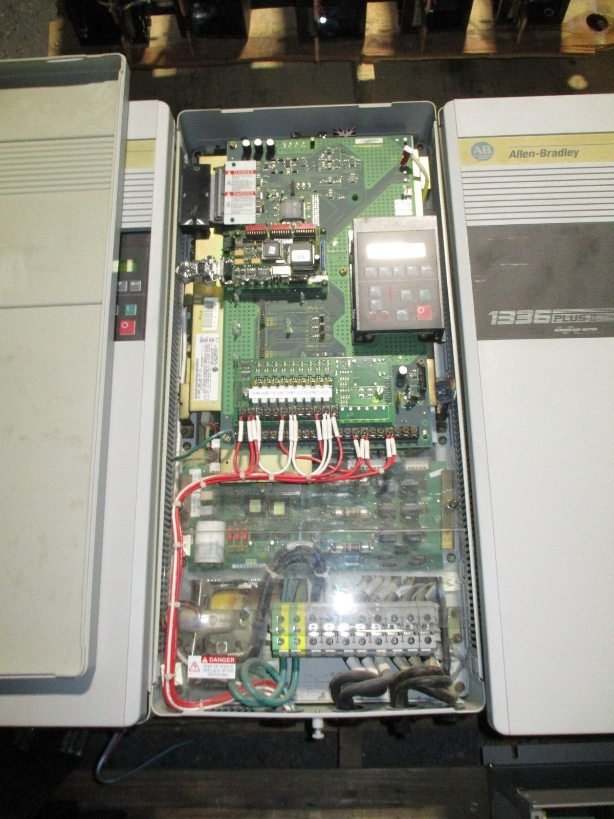 Allen-Bradley 1336 Plus II AC Drive 1336F-B040-AA-EN-L6 40HP 3Ph w/ Keypad Used