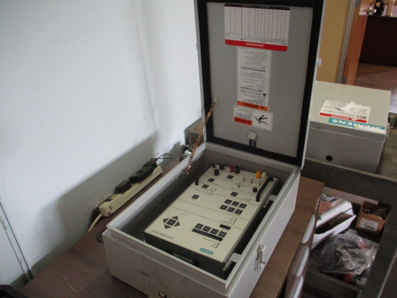 Siemens Accu/Stat MJ-X Voltage Regulator Control Panel S-62002 w/ Enclosure Used