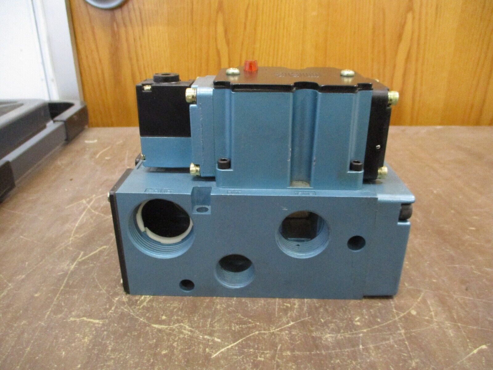 MAC Solenoid Valve 6513B-000-PM-501DA VAC to 150PSI Used