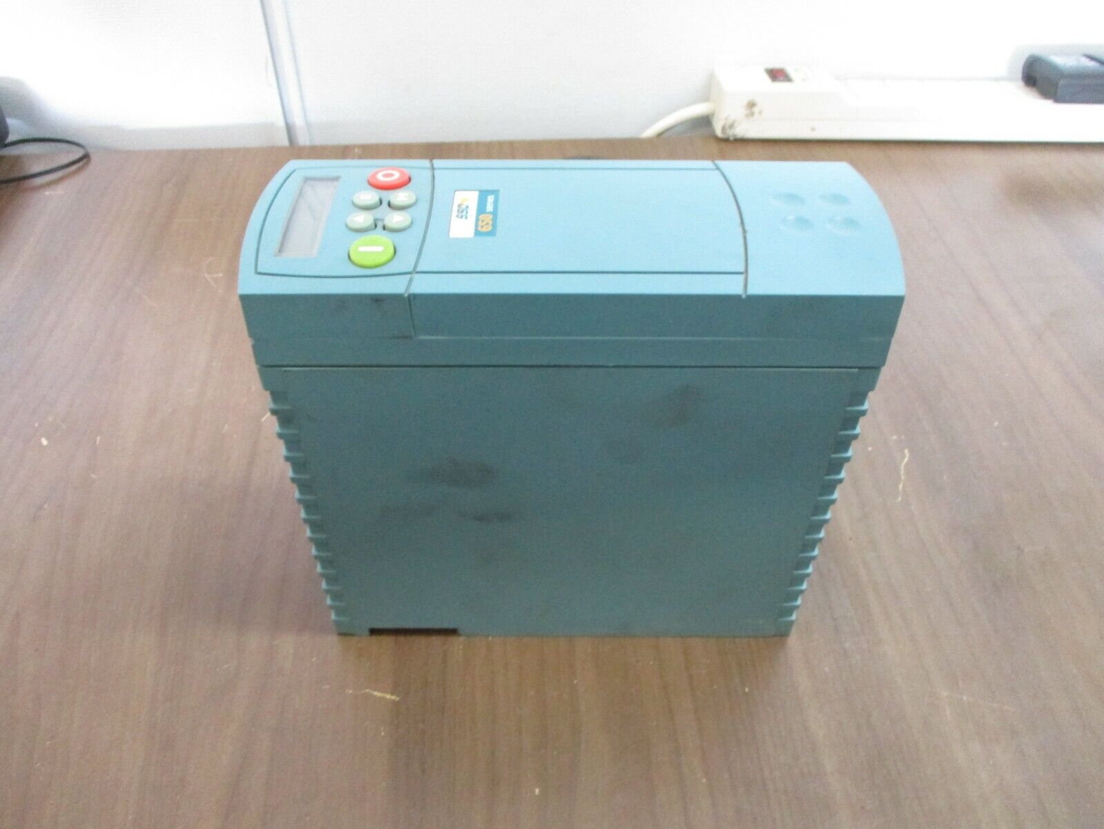 SSD 650 Series AC Drive 650V/0003/460/RBN 3HP 3Ph w/ Keypad Used