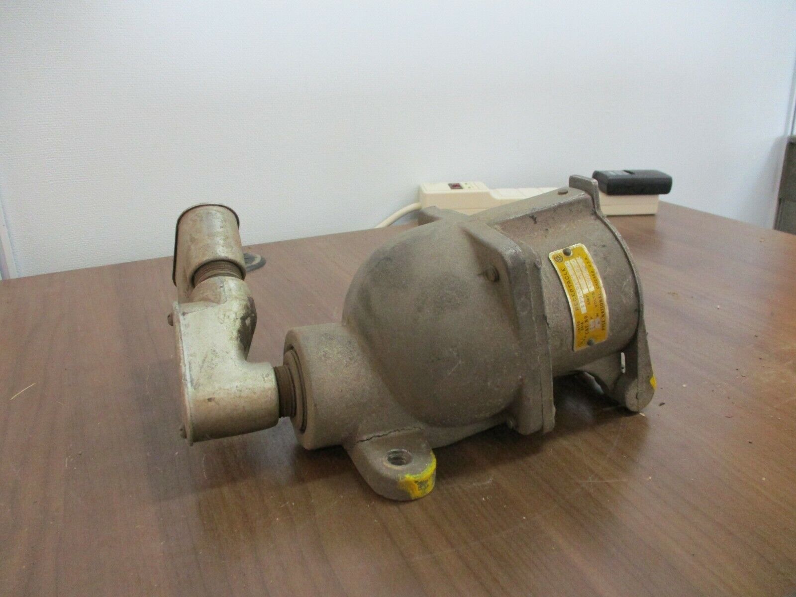 Pyle National Receptacle w/Base 322-RA-4 60A 600V 3P 4W Used