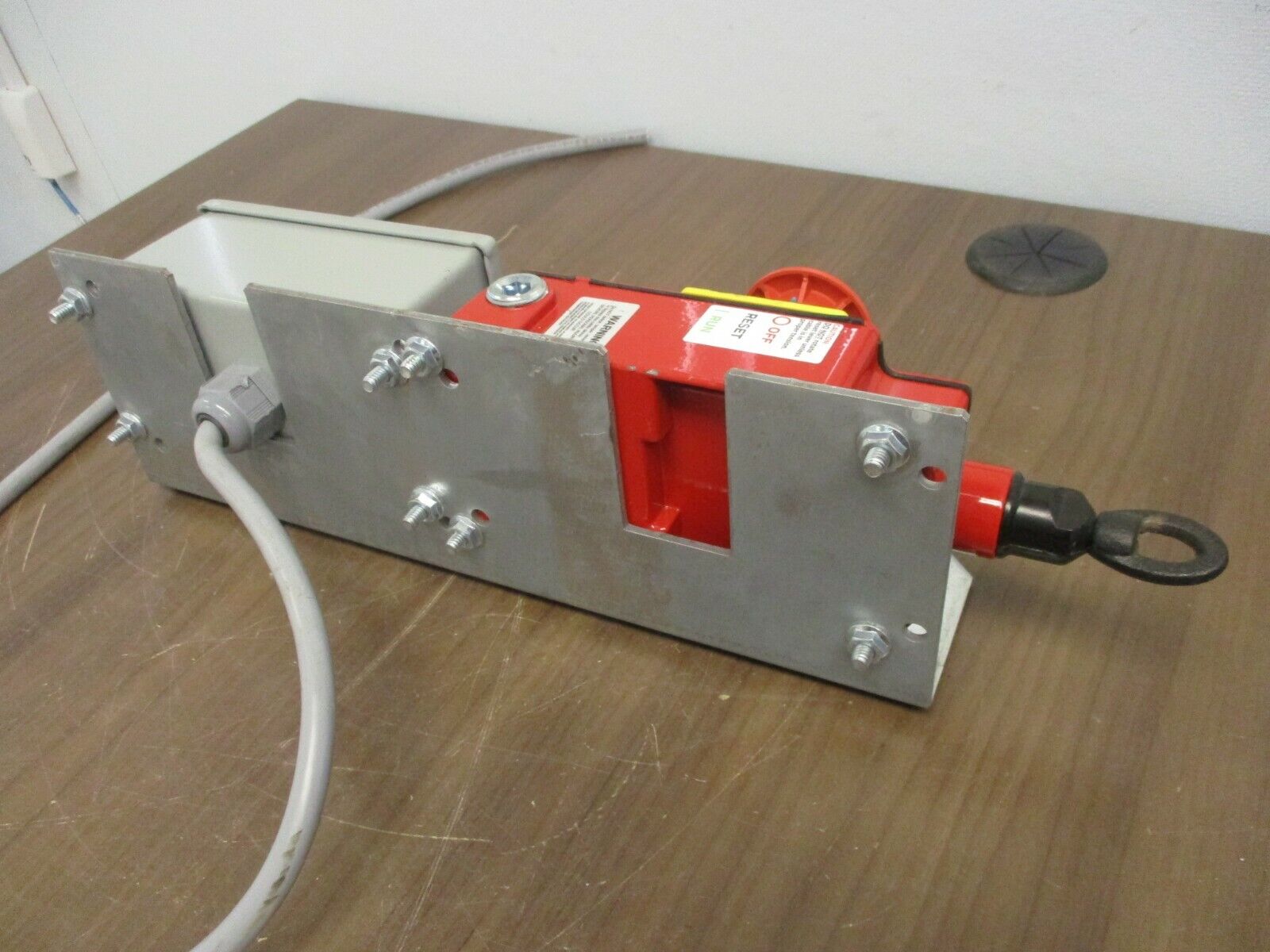 Honeywell Micro Switch Cable-Pull Switch 1CPSA2-F03 w/ Mounting Plate Used