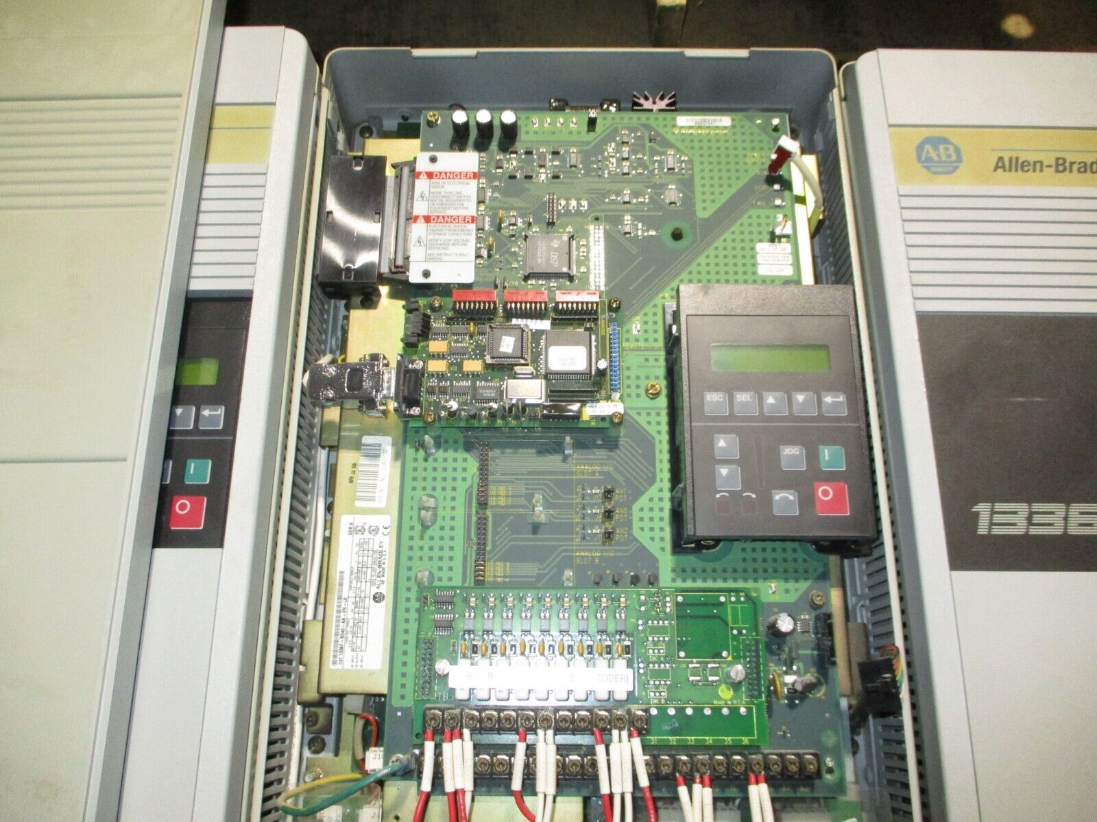 Allen-Bradley 1336 Plus II AC Drive 1336F-B040-AA-EN-L6 40HP 3Ph w/ Keypad Used