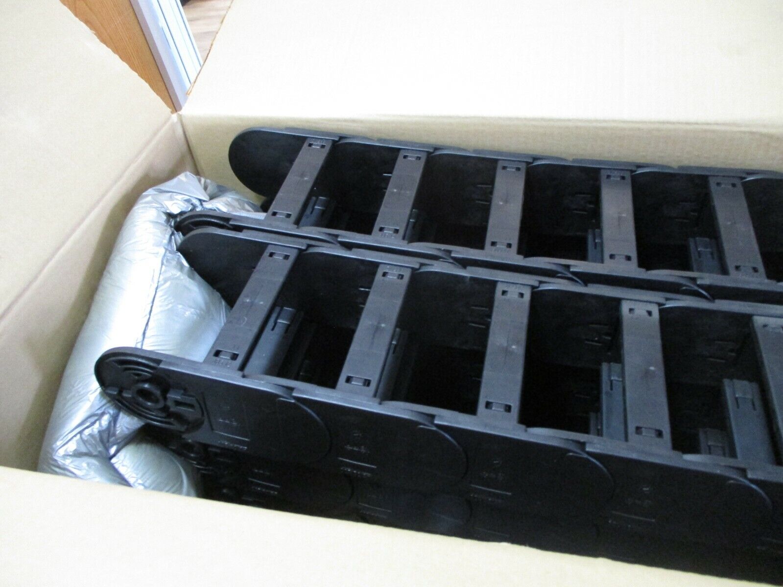 Igus Series 142 E4 / Light E-Chain 142-12-200-0 Length: 26ft New Surplus