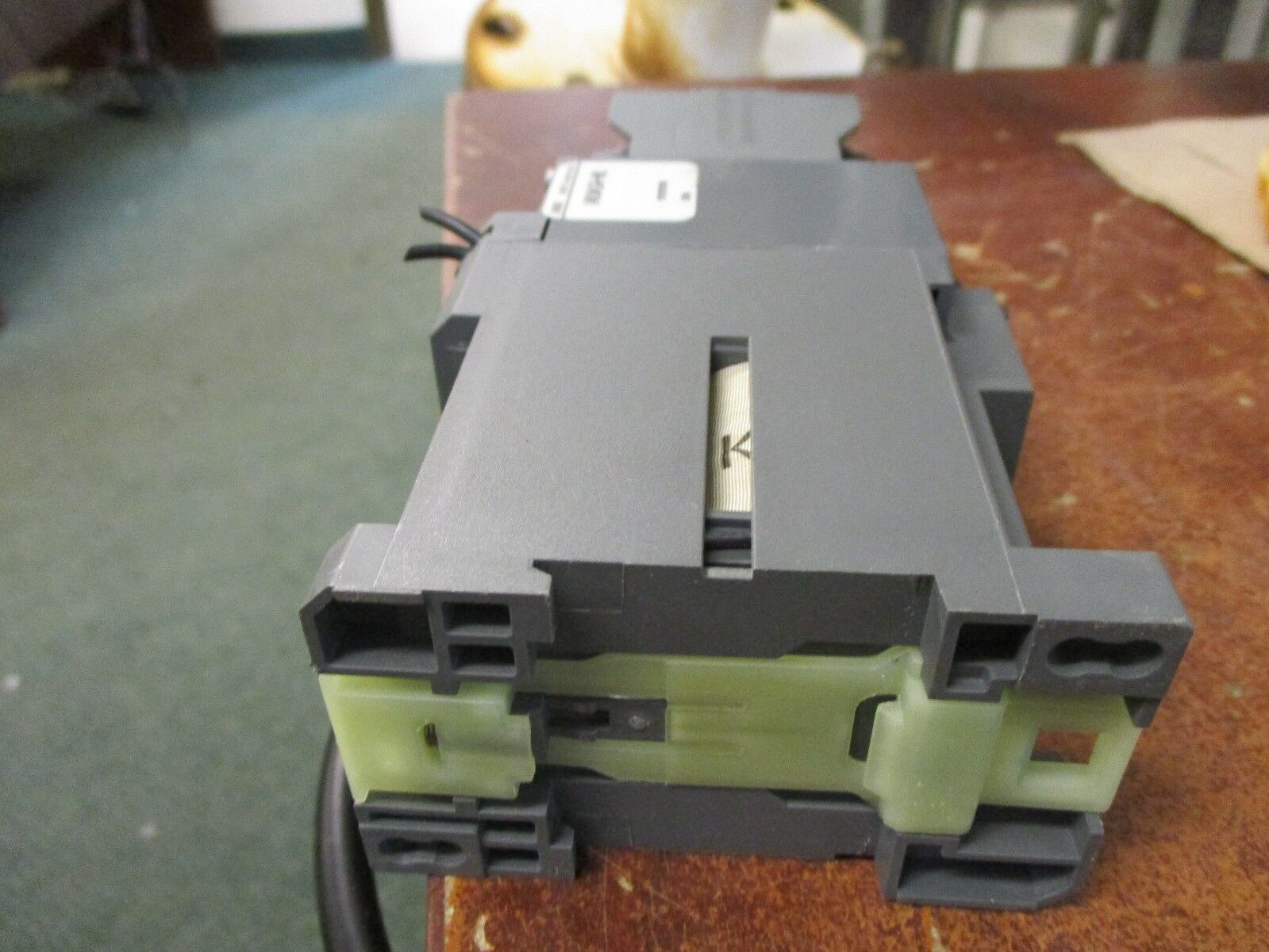 ABB Conductor 140104164-001 24 VDC Coil 10A 600V w/Aux Contact Block Used