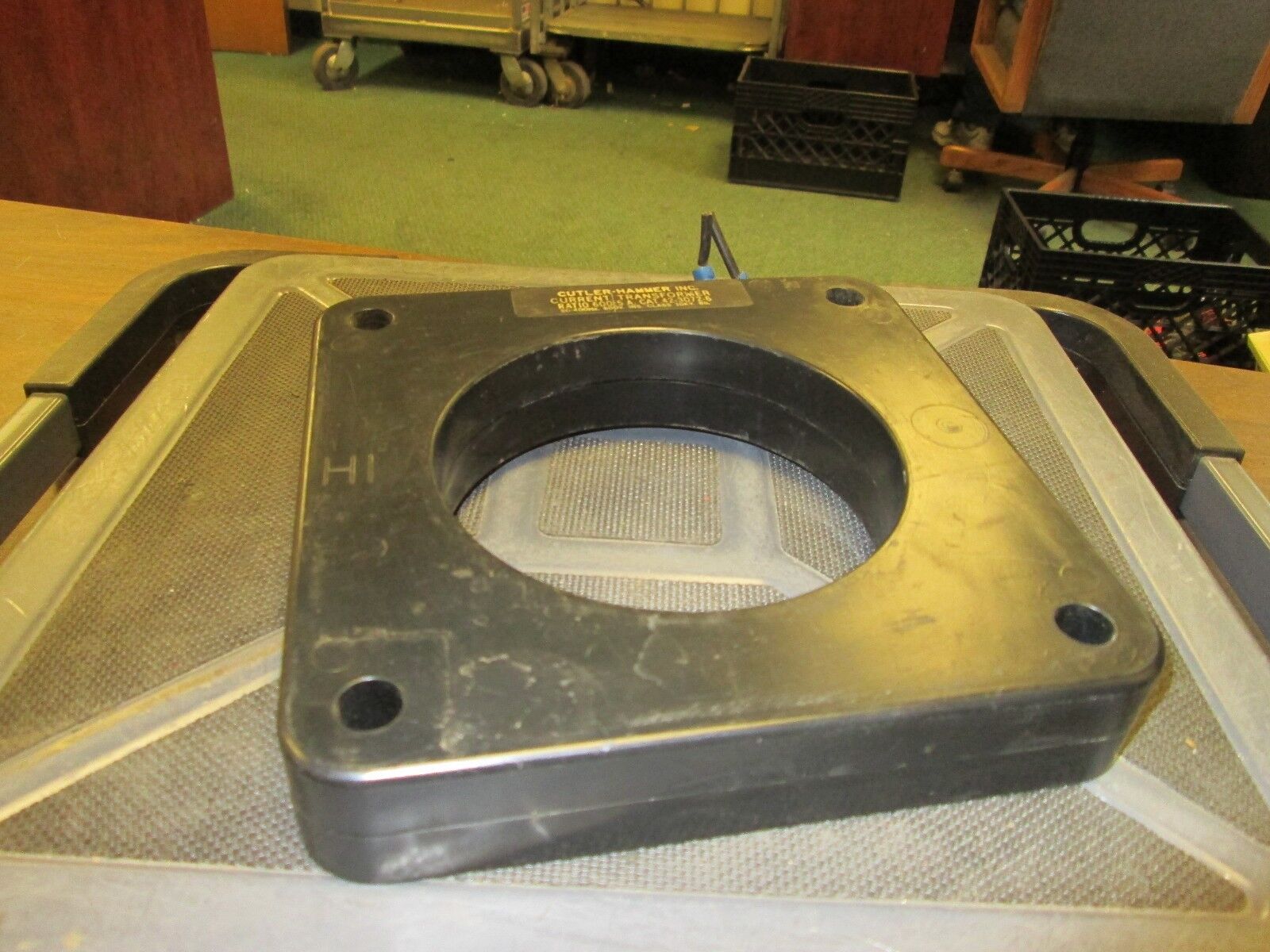 Cutler-Hammer Current Transformer 42-3072-6 Ratio 600:5A 600V 10 KV. BIL