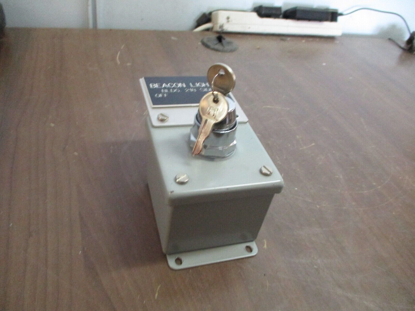 Square D Keyed Selector Switch 9001 KA1 Ser. K *Missing (1) Cover Screw* Used