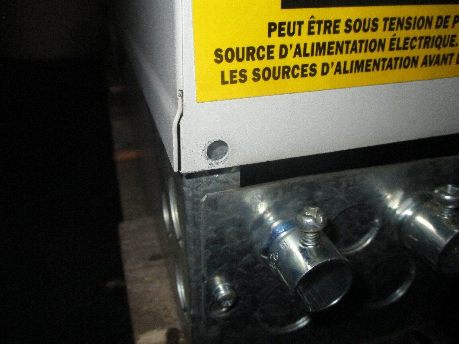 ABB ACH550 AC Drive with Bypass ACH550-VD-03A3-4+F267 1.5HP Missing Cover Screws