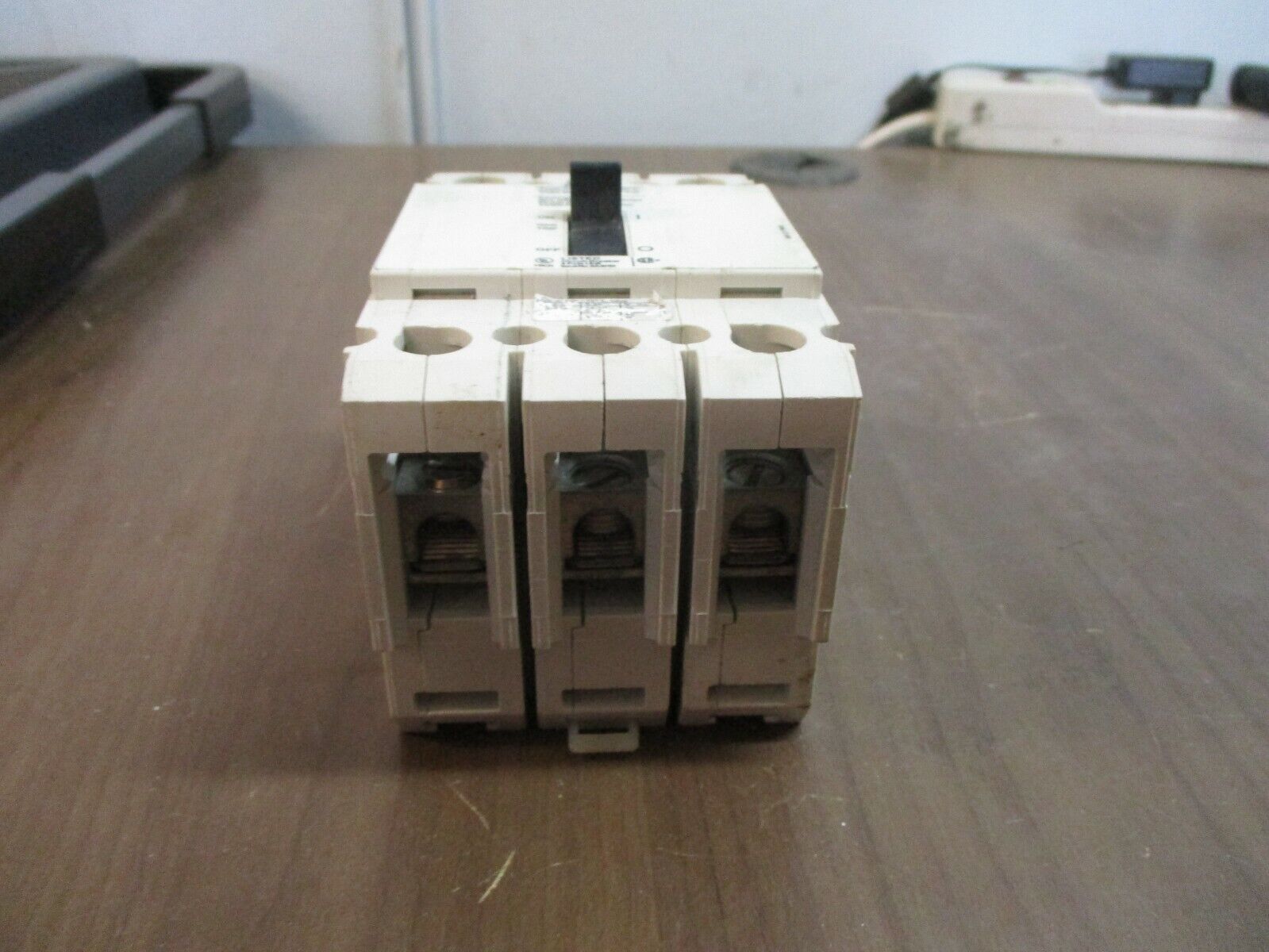 Siemens Circuit Breaker CQD3100 100A 480Y/277V 3P *Broken DIN Rail Mount* Used