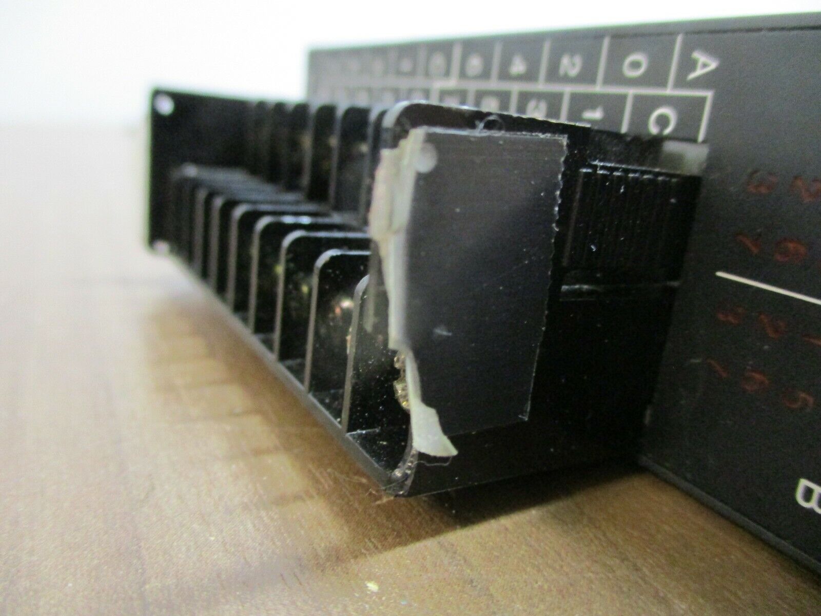 GE Fanuc 24VDC Sink Output Module IC610MDL157B 16-Circuit, Used