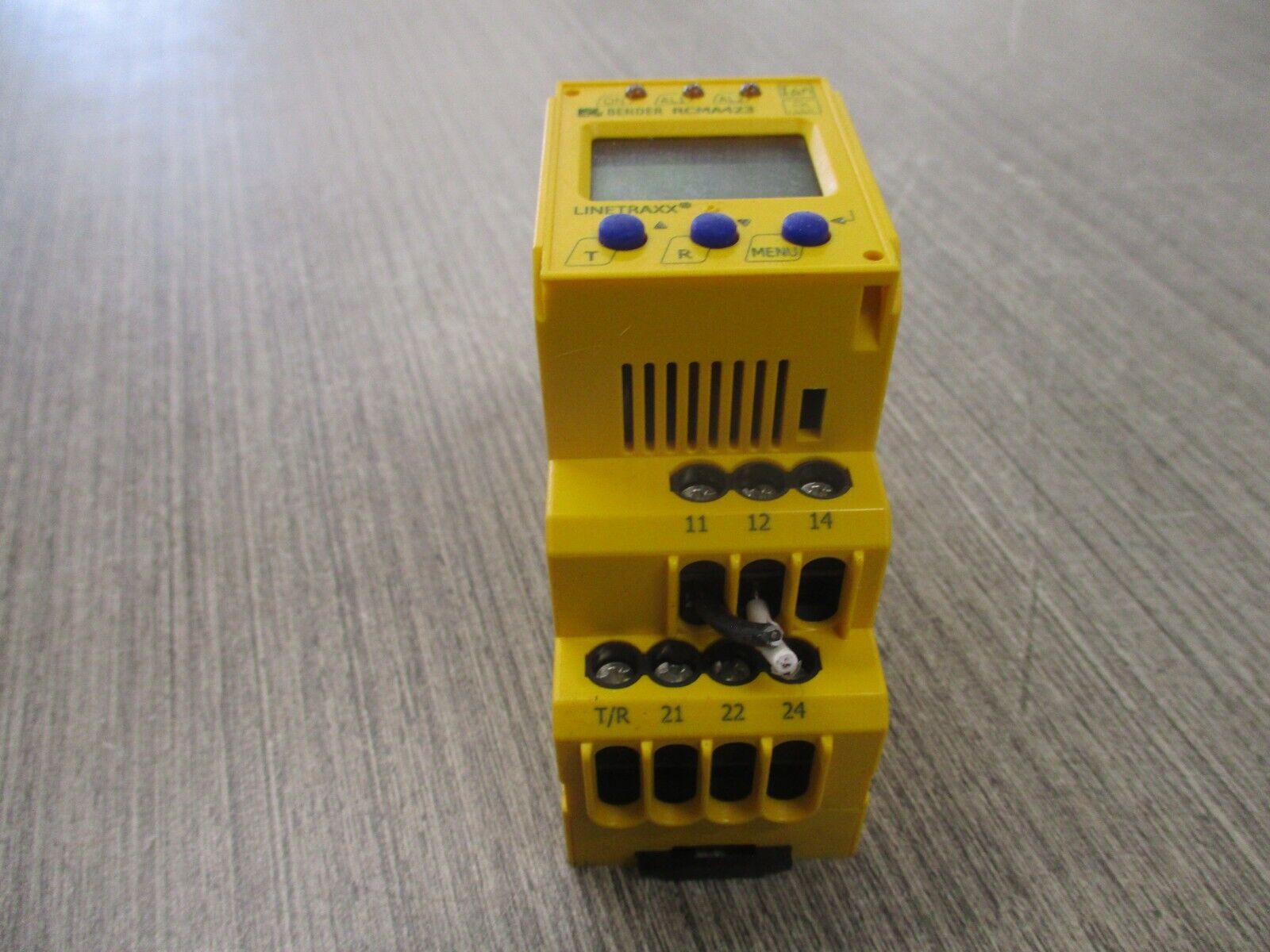 Bender Linetraxx Residual Current Monitor RCMA423-D-1 16-72 VAC Used