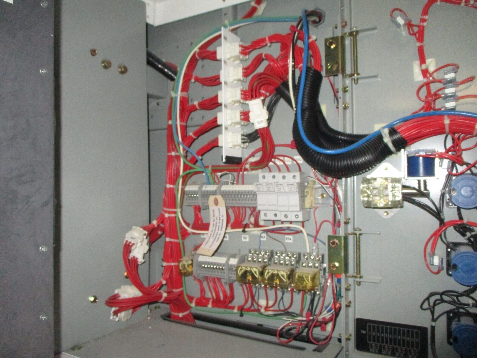 CAT / Eaton Bypass Isolation Automatic Transfer Switch BIC8C3X30800XSU 800A Used