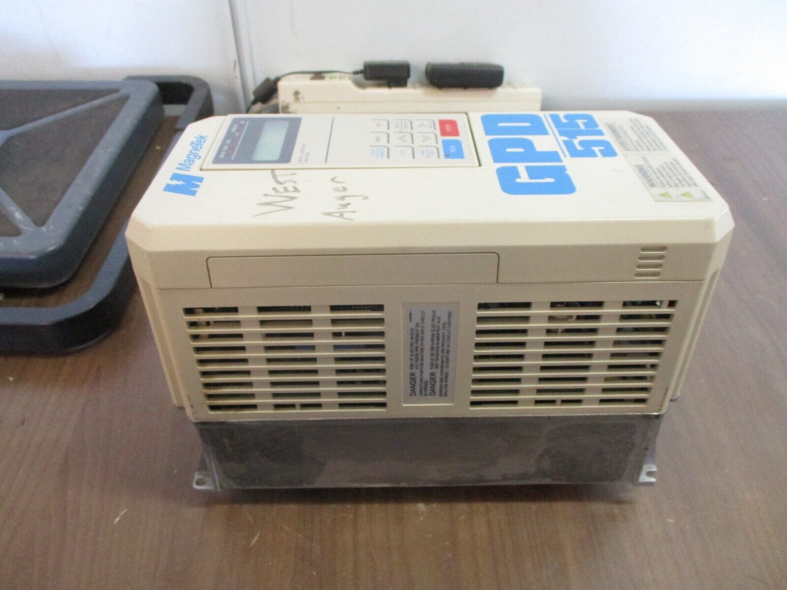 Magnetek GPD515 AC Drive GPD515C-B008 5HP 3Ph w/ Keypad *Bent Bottom* Used
