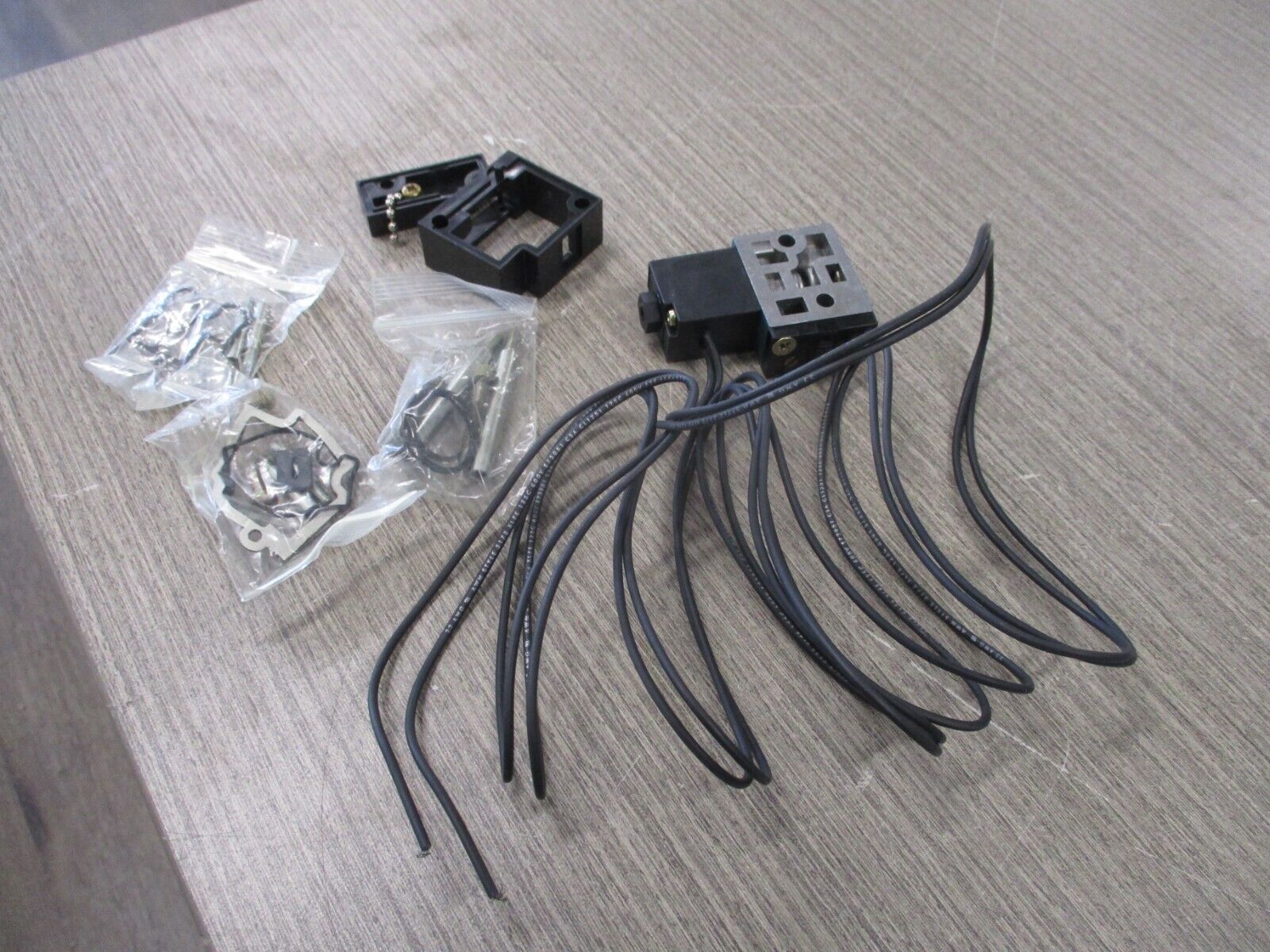 MAC Solenoid Valve 45A-SA2-DAAE-2MA 110-120V New Surplus