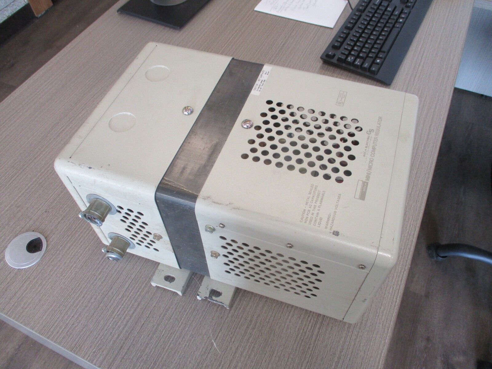Sola Type CVS Voltage Transformer 63-23-215-8 1500VA Input : 380-520V Used.