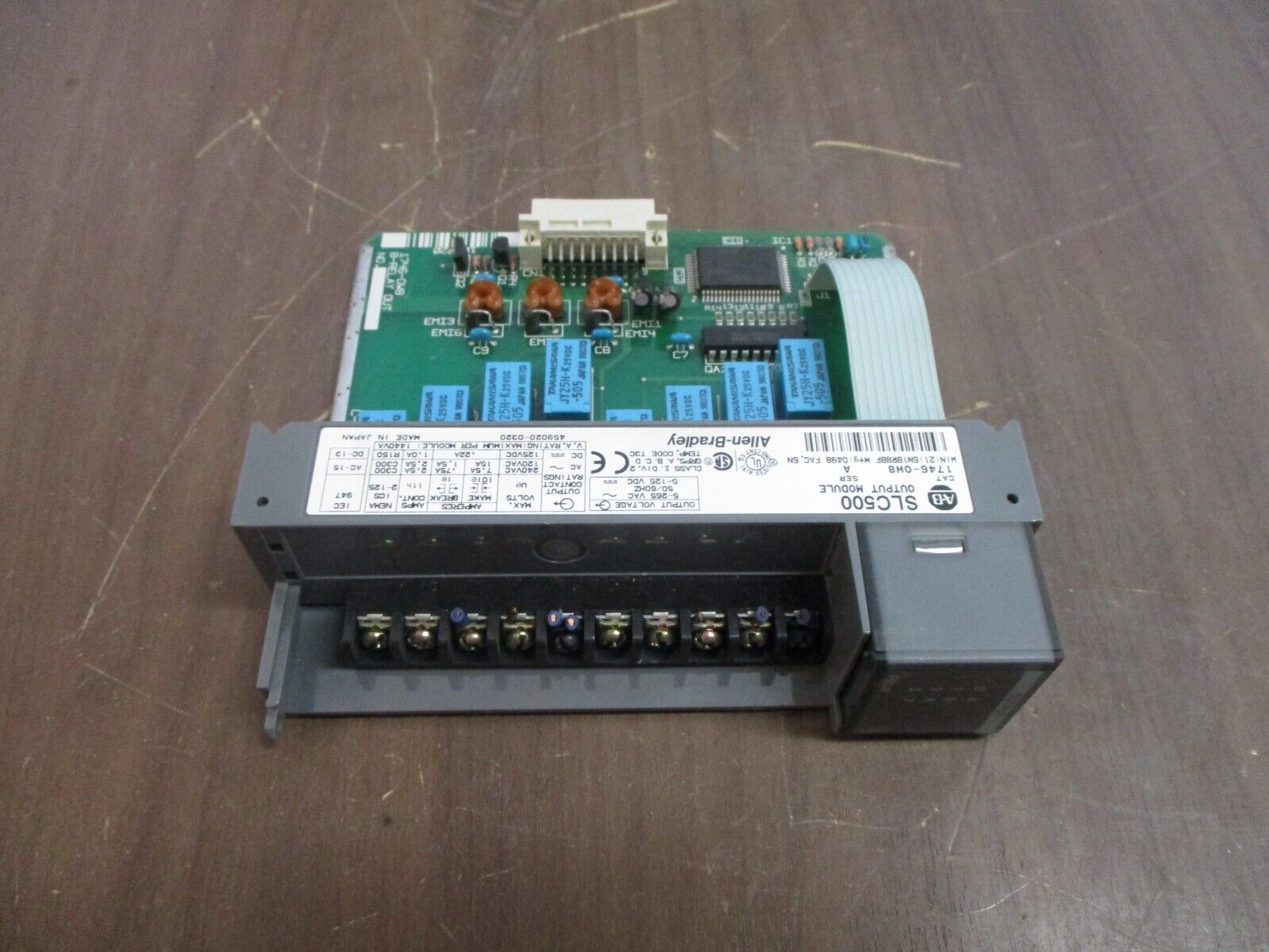 Allen-Bradley SLC 500 Output Module 1746-OW8 Ser. A *No Terminal Cover* Used