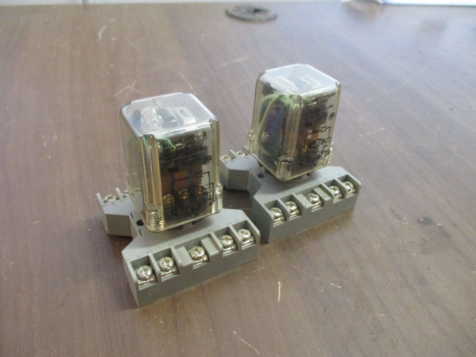 Deltrol Controls Relay 105A 10A 3PDT 120V Coil w/ Base *Lot of 2* Used