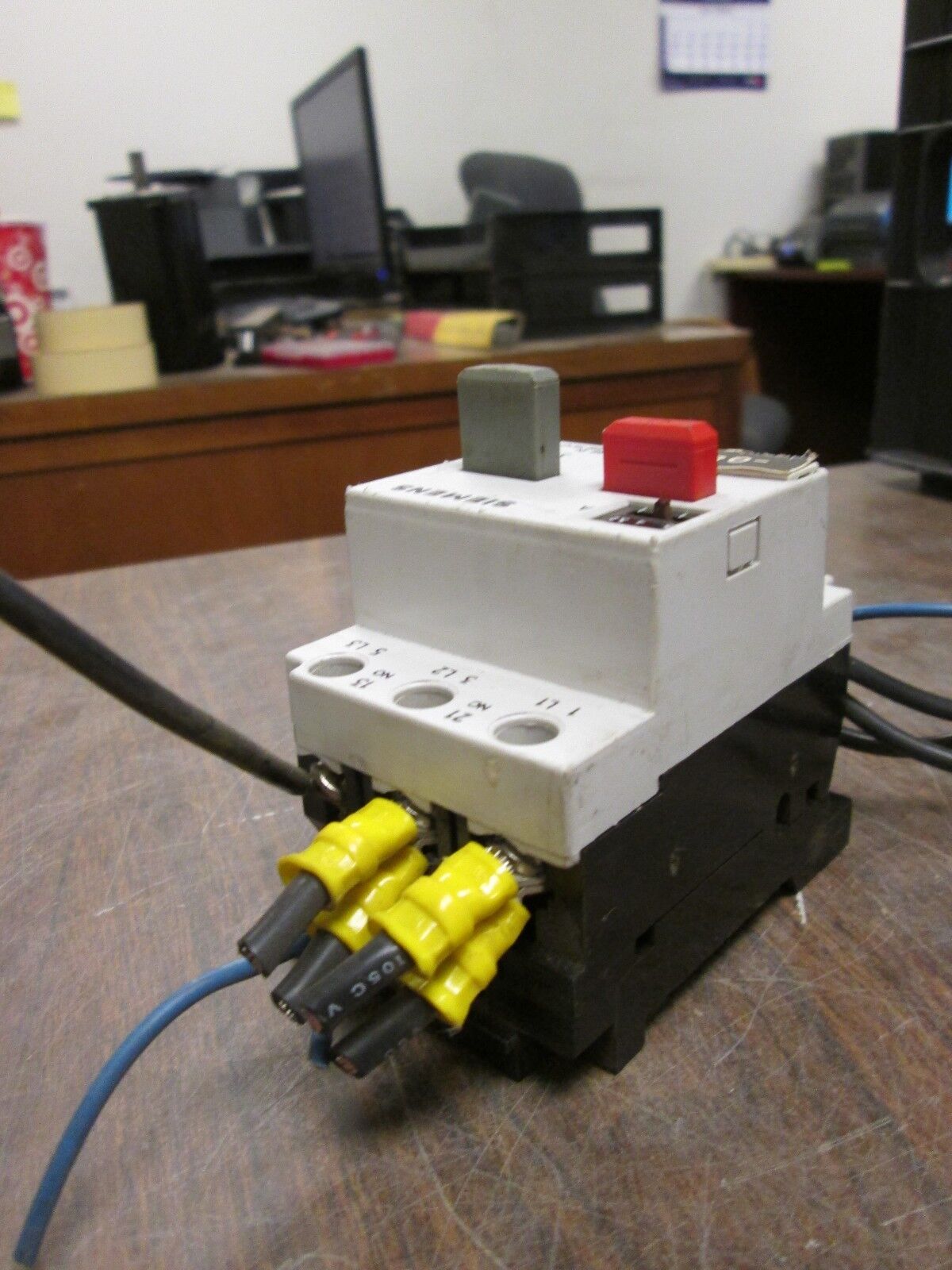 Siemens Motor Starter Protector 3VE1010-8J Range: 3.2-5A 600V Used