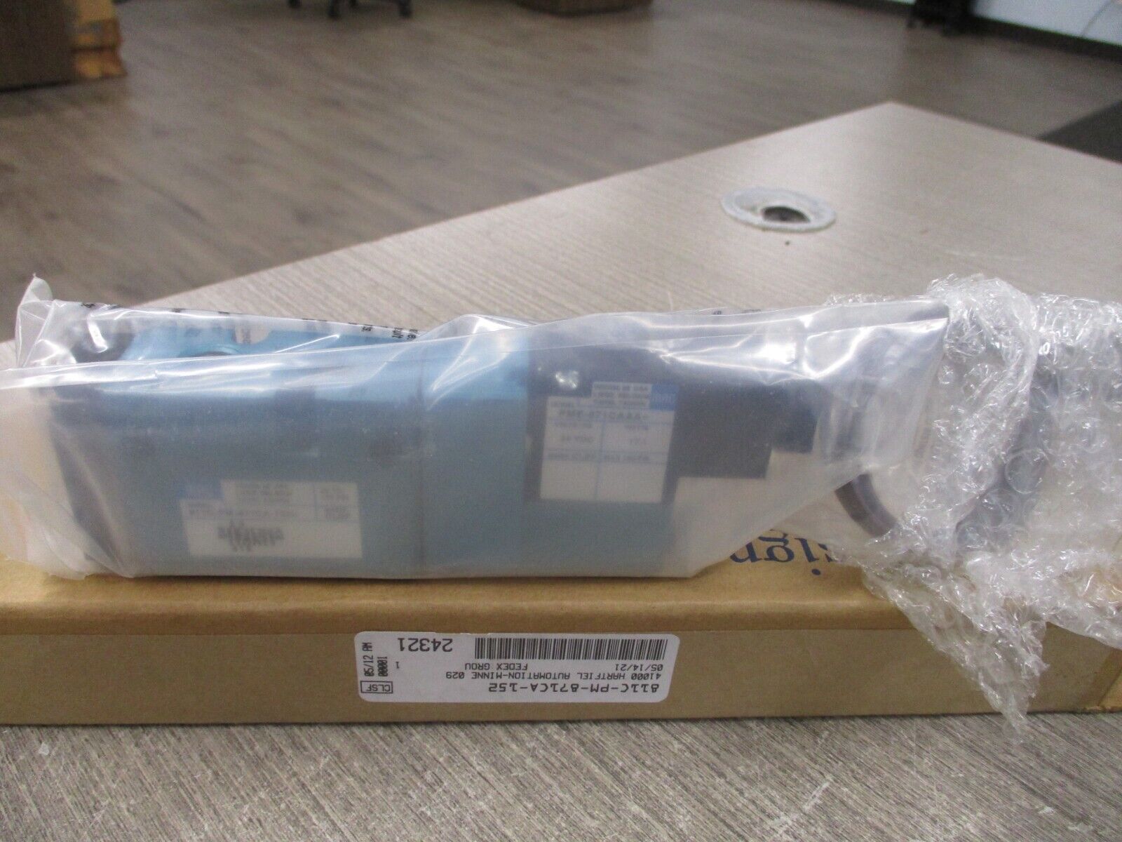 MAC Solenoid Valve 811C-PM-871CA-152 VAC-150 PSI New Surplus