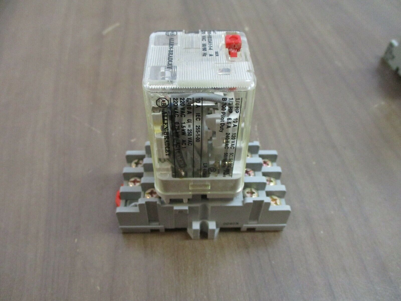 Allen-Bradley Relay 700-HB33A1-1-4 Ser. A 120V 50/60Hz w/Base *Lot of 2* Used