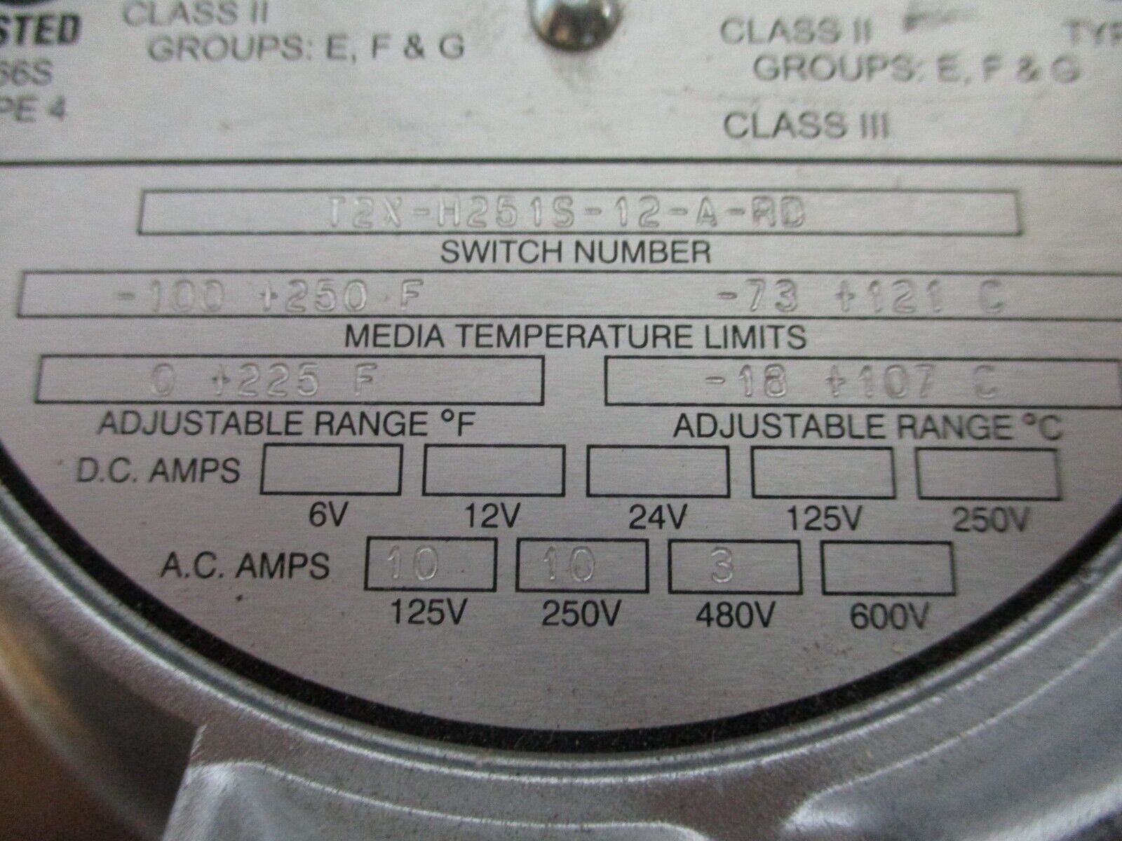 Barksdale Explosion Proof Thermostat T2X-H251S-12-A-RD Range: 0-255°F Used