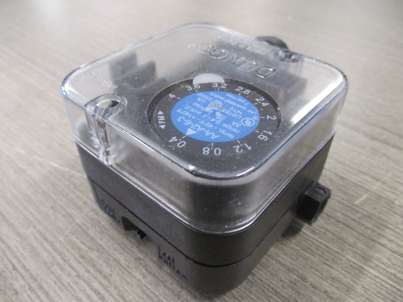 Dungs Pressure Switch 266934 AA-A2-6-3 New Surplus