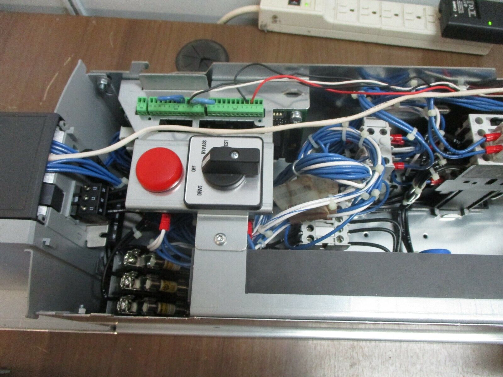 Trane TR200 AC Drive w/ Bypass 131L1000 2HP 3Ph w/ Keypad Used