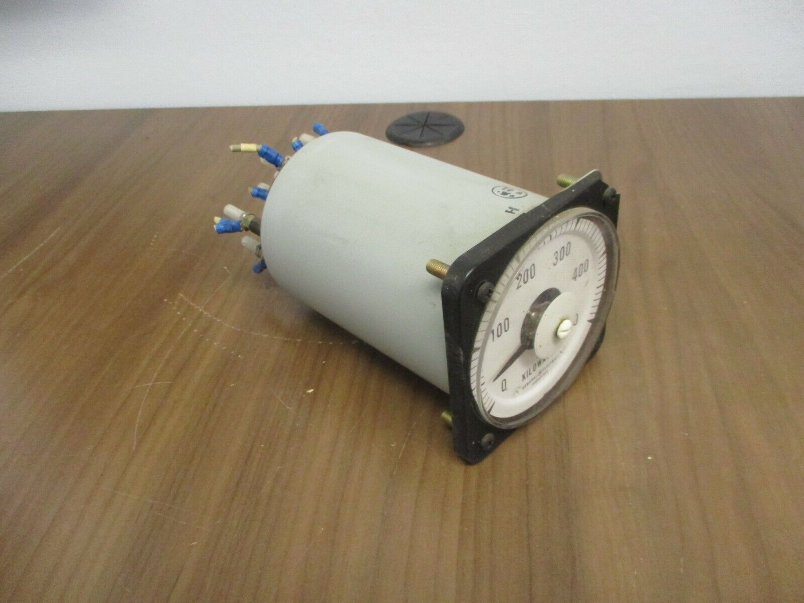 GE AC Wattmeter 50-103251ATBH1CRC Range: 0-500kW *Broken Corner* Used