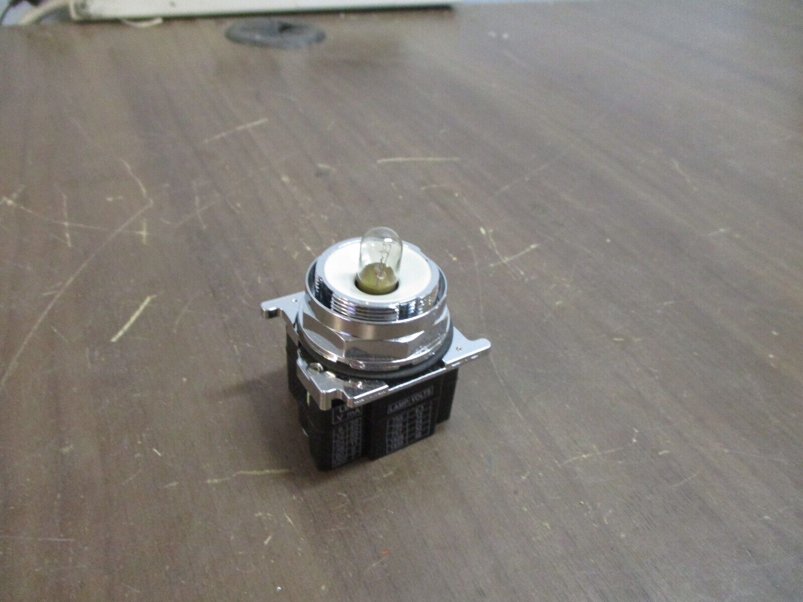 Eaton Cutler-Hammer Standard Indicator Light 10250T206N Ser. B2 24V New Surplus