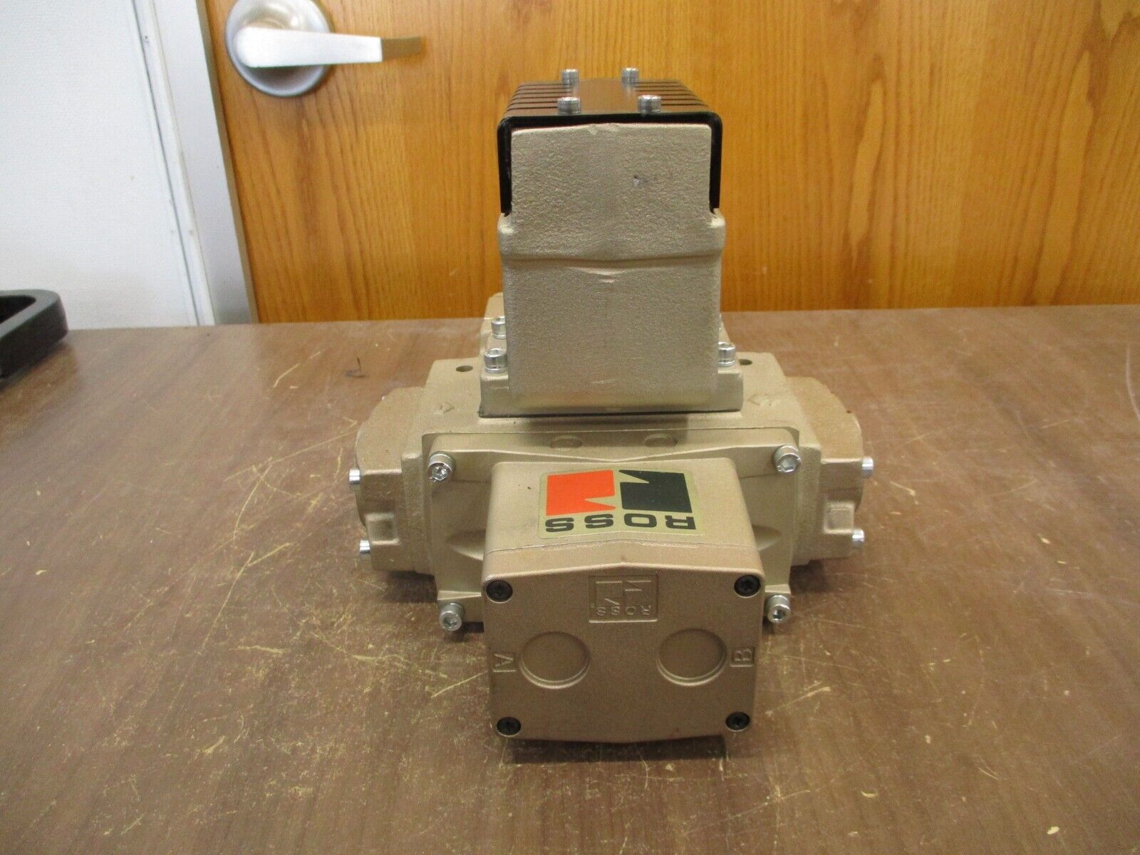 Ross Solenoid Valve 3573A5949 Minster Coil: 250-0241 Used